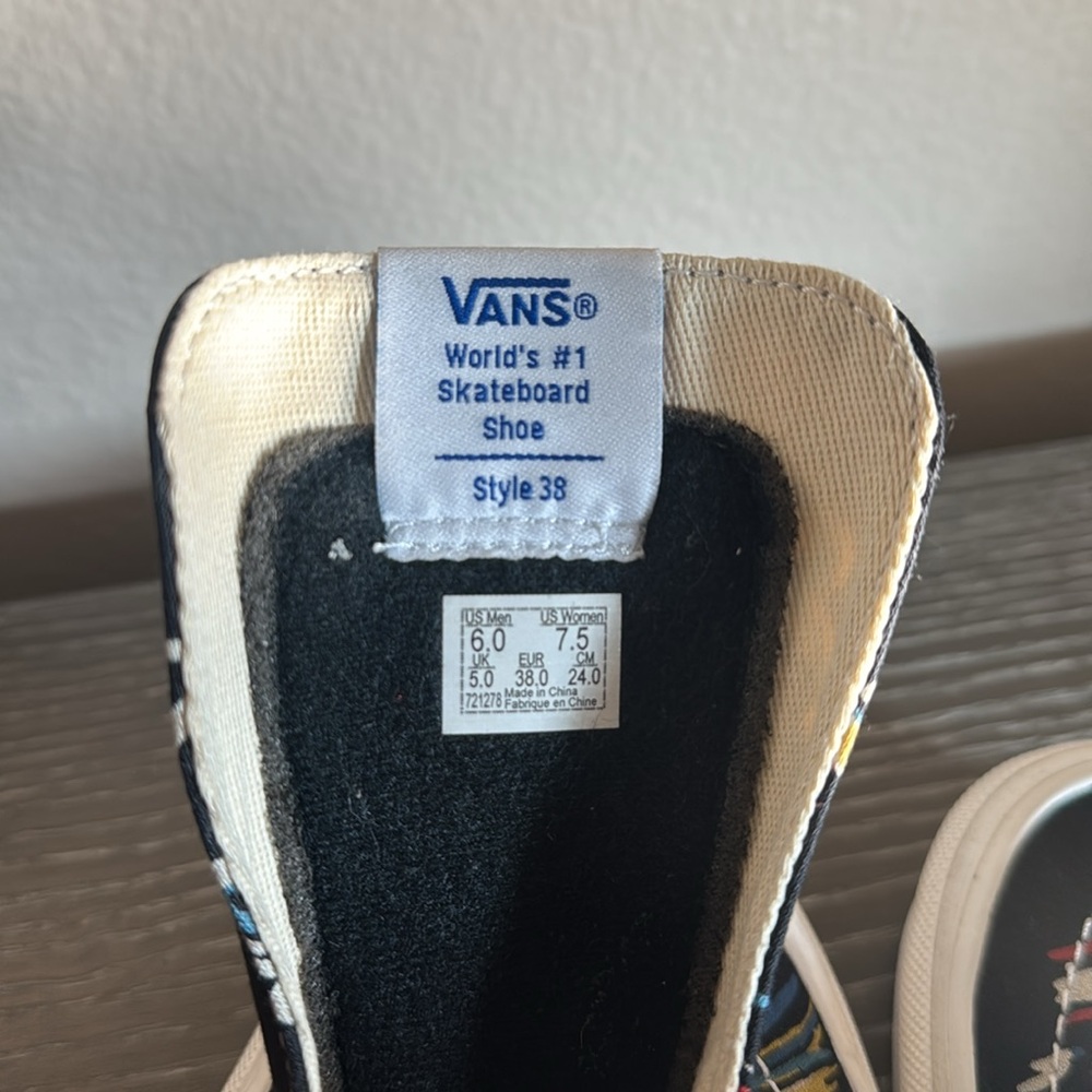 Vans SK8-Hi Sneakers - Picture 7 of 7
